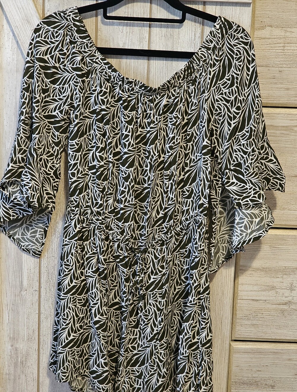 Express Off The Shoulder shorts Romper Green & Ivory Sz Medium
